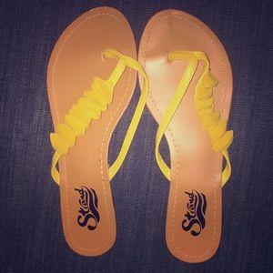 Yellow ☀️ ruffle